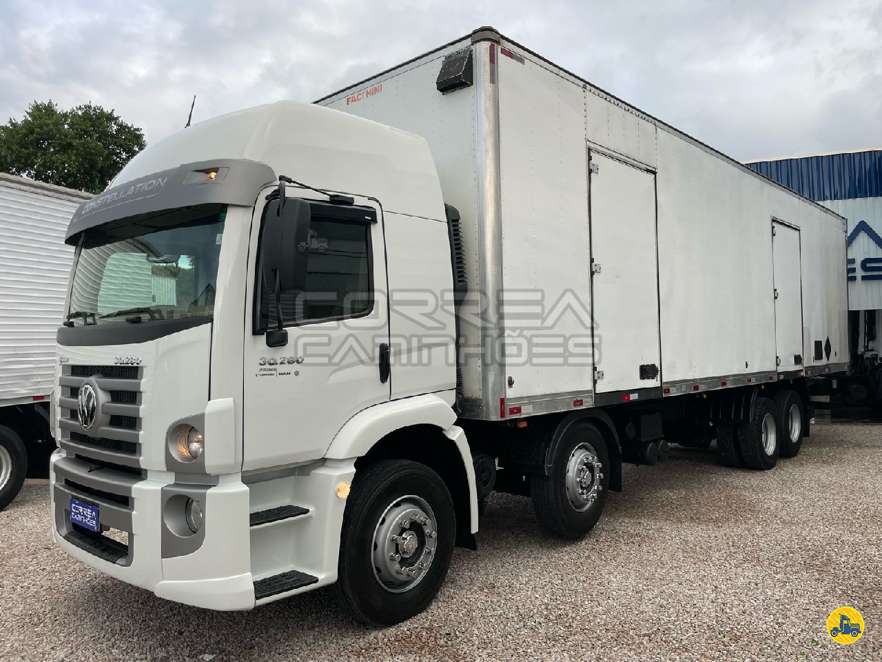 CAMINHAO VOLKSWAGEN VW 30280 Baú Furgão BiTruck 8x2 Correa Caminhões BRUSQUE SANTA CATARINA SC